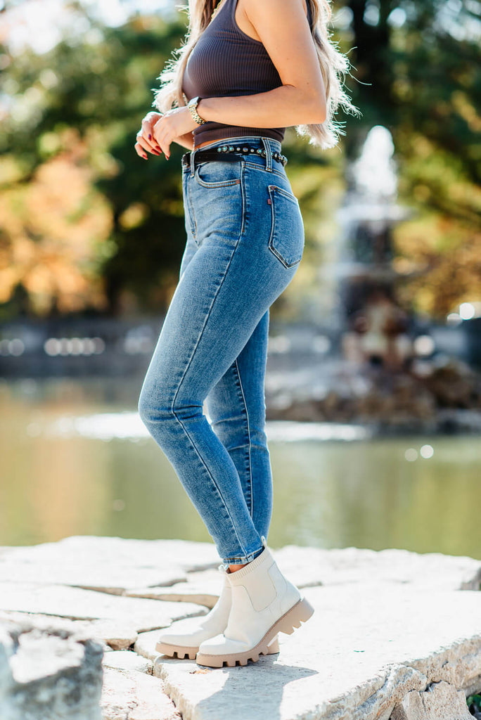 Women's High-Rise Dark Wash Super Skinny Jeans | Women's Bottoms |  HollisterCo.com